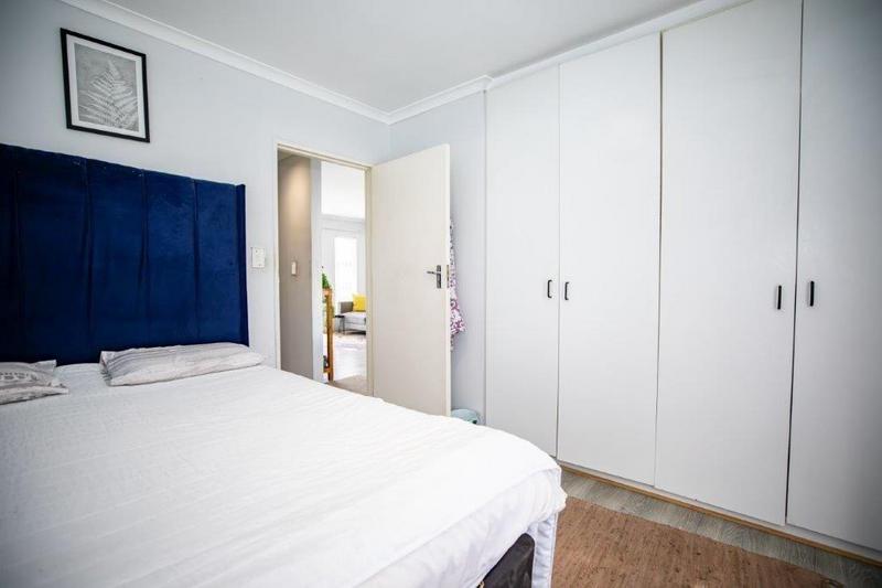 2 Bedroom Property for Sale in Oakglen Western Cape